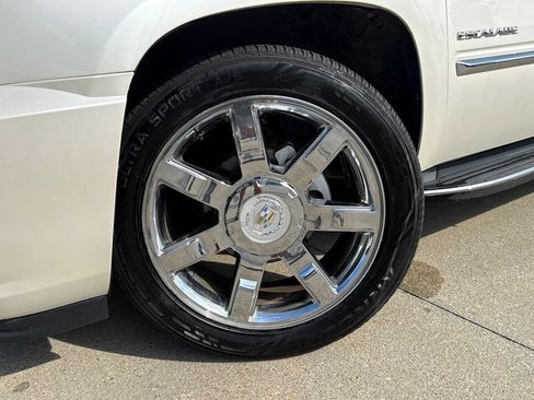 Used 2011 Cadillac Escalade 4WD Hybrid image 55