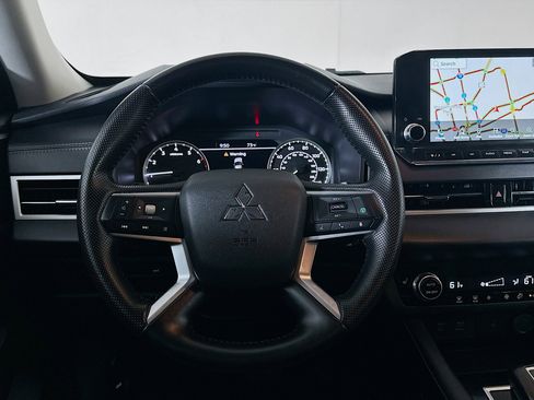 Used 2024 Mitsubishi Outlander SE image 18