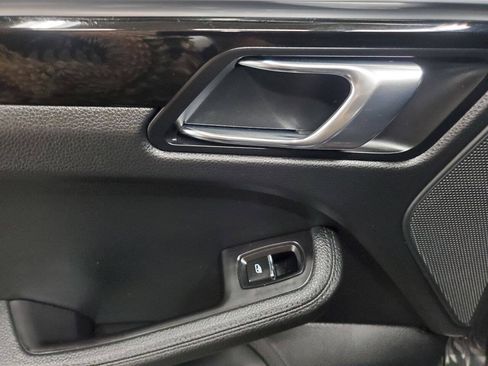 Used 2018 Porsche Macan AWD/4WD image 14