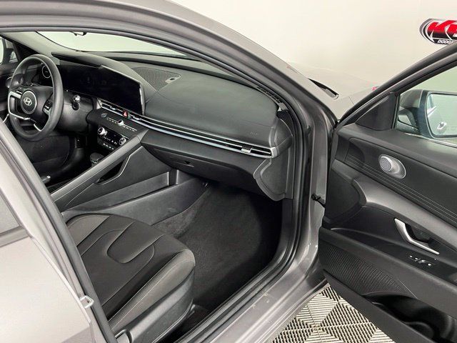 Used 2024 Hyundai Elantra SEL FWD image 28