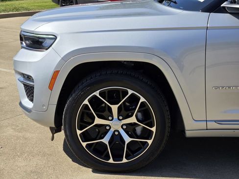 Used 2025 Jeep Grand Cherokee Summit AWD/4WD image 10