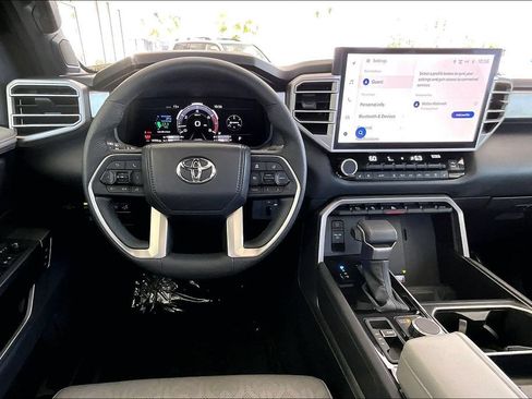 Used 2025 Toyota Tundra Limited AWD/4WD image 9