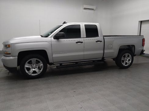 Used 2018 Chevrolet Silverado 1500 Custom w/ Custom Convenience Package RWD image 2