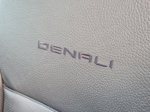 Used 2022 GMC Yukon Denali RWD image 15