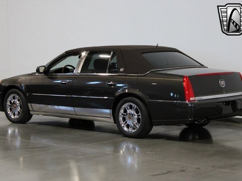 Used 2008 Cadillac DTS Performance w/ Platinum Edition image 23