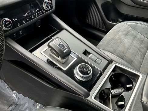 Used 2023 Mitsubishi Outlander SE image 16