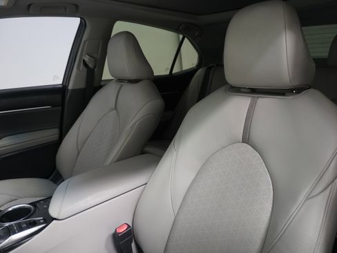 Used 2018 Toyota Camry XSE image 10