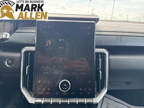 Used 2025 GMC Acadia Elevation image 9