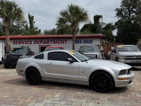 Used 2006 Ford Mustang GT RWD image 3