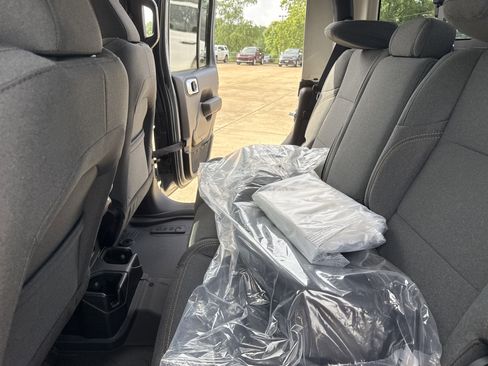 New 2025 Jeep Gladiator Willys image 27