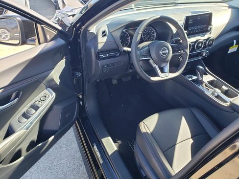 New 2025 Nissan Sentra SR w/ SR Premium Package FWD image 5