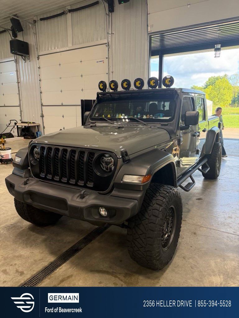 Used 2021 Jeep Gladiator Sport AWD/4WD image 1