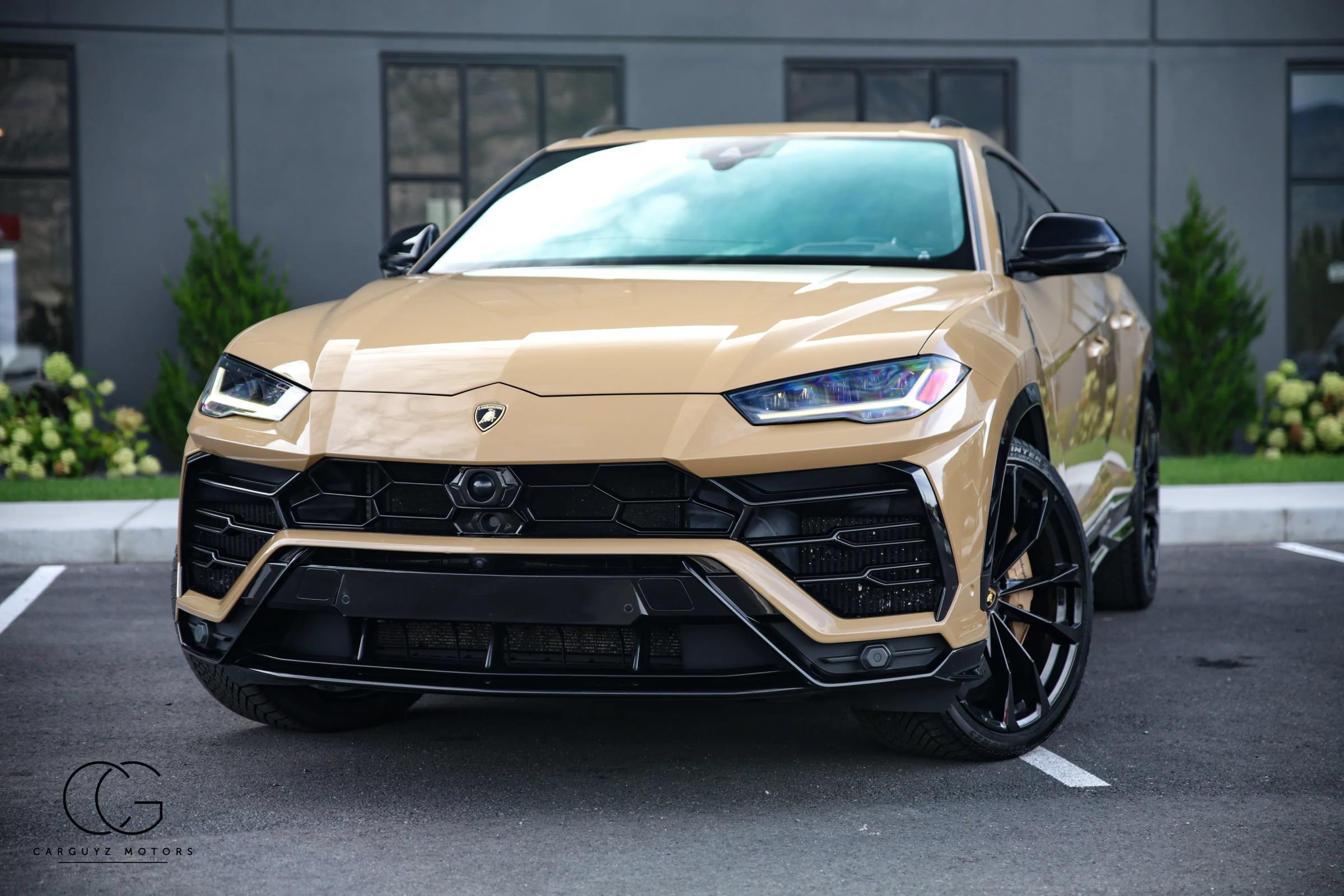 Used 2019 Lamborghini Urus AWD/4WD image 2