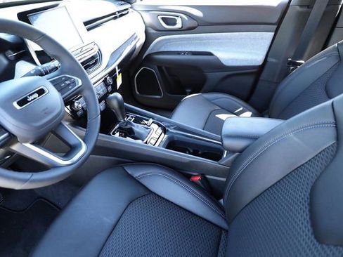 New 2025 Jeep Compass Latitude image 12