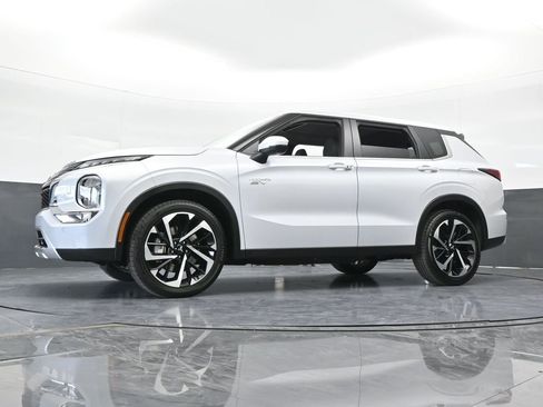 New 2025 Mitsubishi Outlander SE image 56