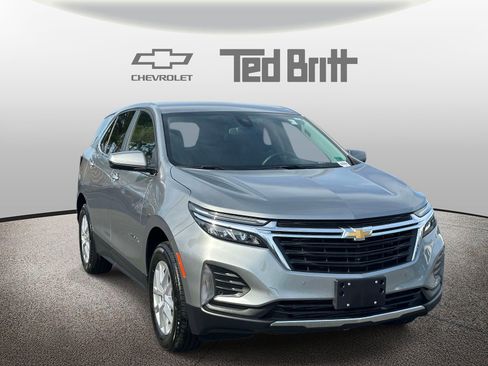 Used 2023 Chevrolet Equinox LT image 3