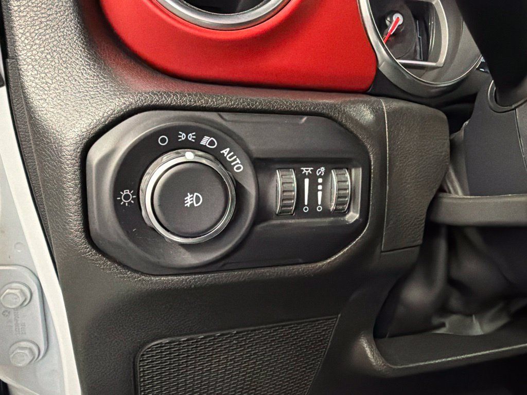 Used 2022 Jeep Wrangler Unlimited Rubicon w/ LED Lighting Group AWD/4WD image 24