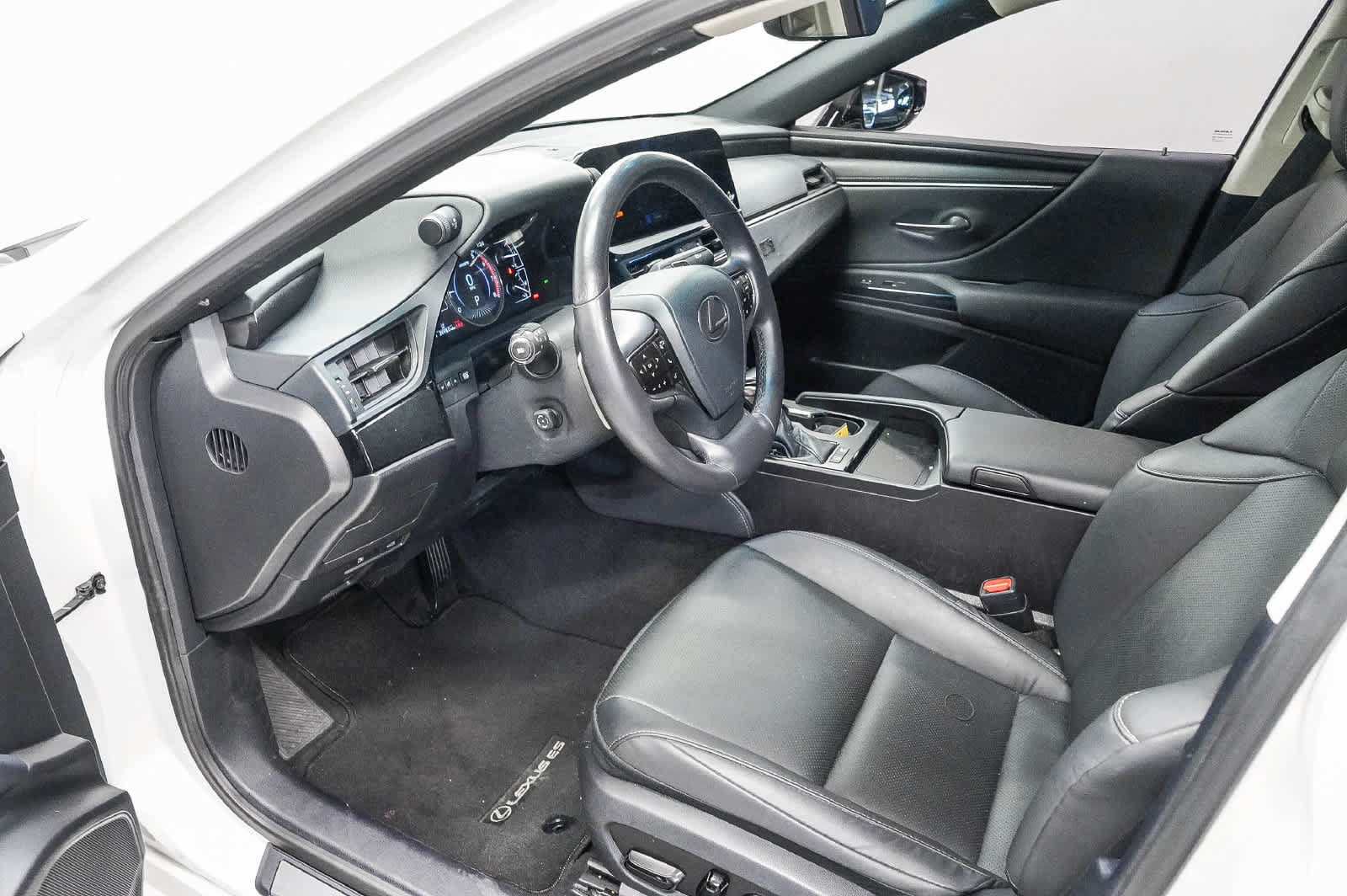 Used 2025 Lexus ES 300h w/ Premium Package FWD image 18