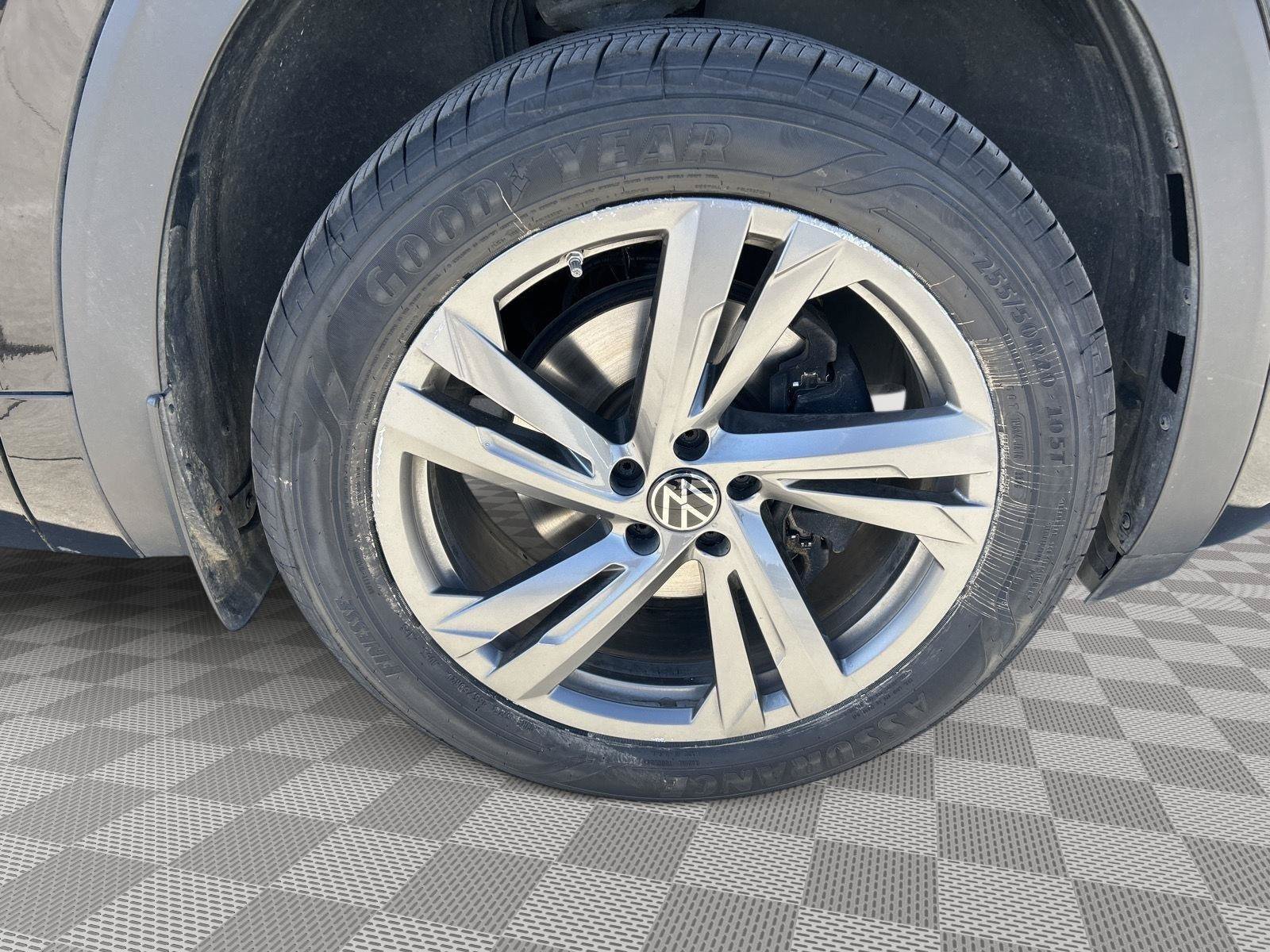 Certified 2024 Volkswagen Atlas Cross Sport SEL R-Line AWD/4WD image 21