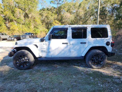 Used 2022 Jeep Wrangler Unlimited Sahara image 2