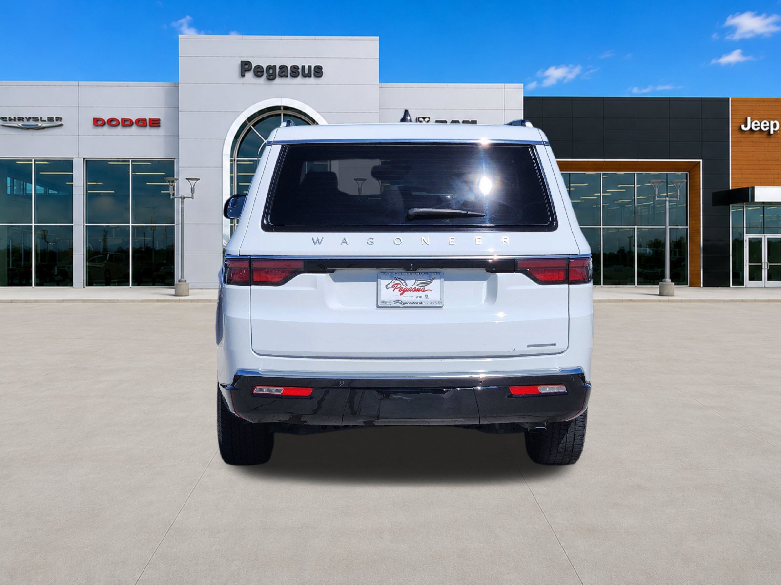 Used 2024 Jeep Wagoneer L Series II w/ Flexible Seating Group RWD image 8