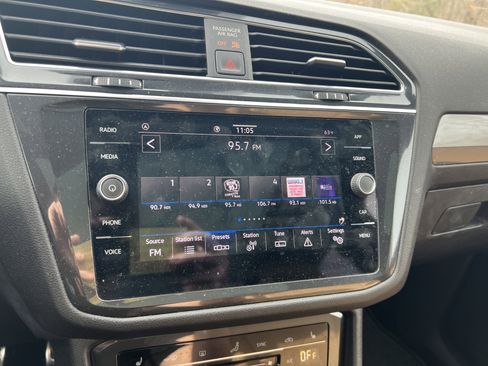 Certified 2023 Volkswagen Tiguan SE R-Line image 21