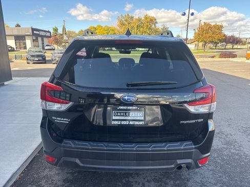 Used 2023 Subaru Forester Premium image 7