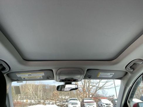 Used 2018 Chevrolet Equinox LT w/ Sun & Infotainment Package image 18