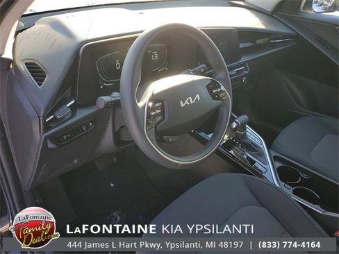 Certified 2025 Kia Niro LX image 10