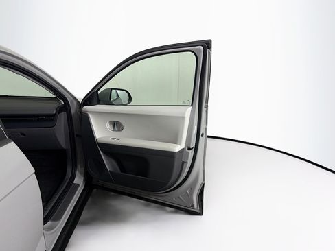 Used 2024 Hyundai Ioniq 5 SEL RWD image 32