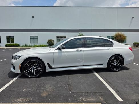 Used 2019 BMW 750i xDrive w/ Executive Package AWD/4WD image 13