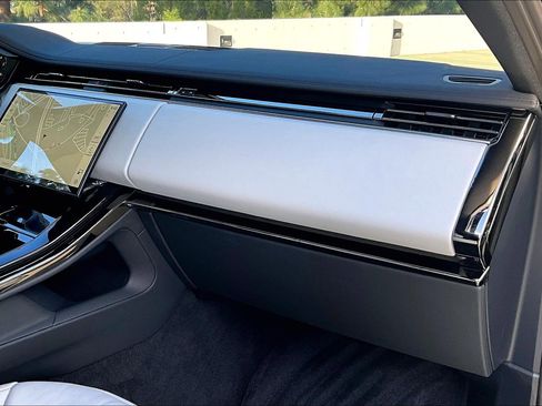 Used 2025 Land Rover Range Rover Sport image 17