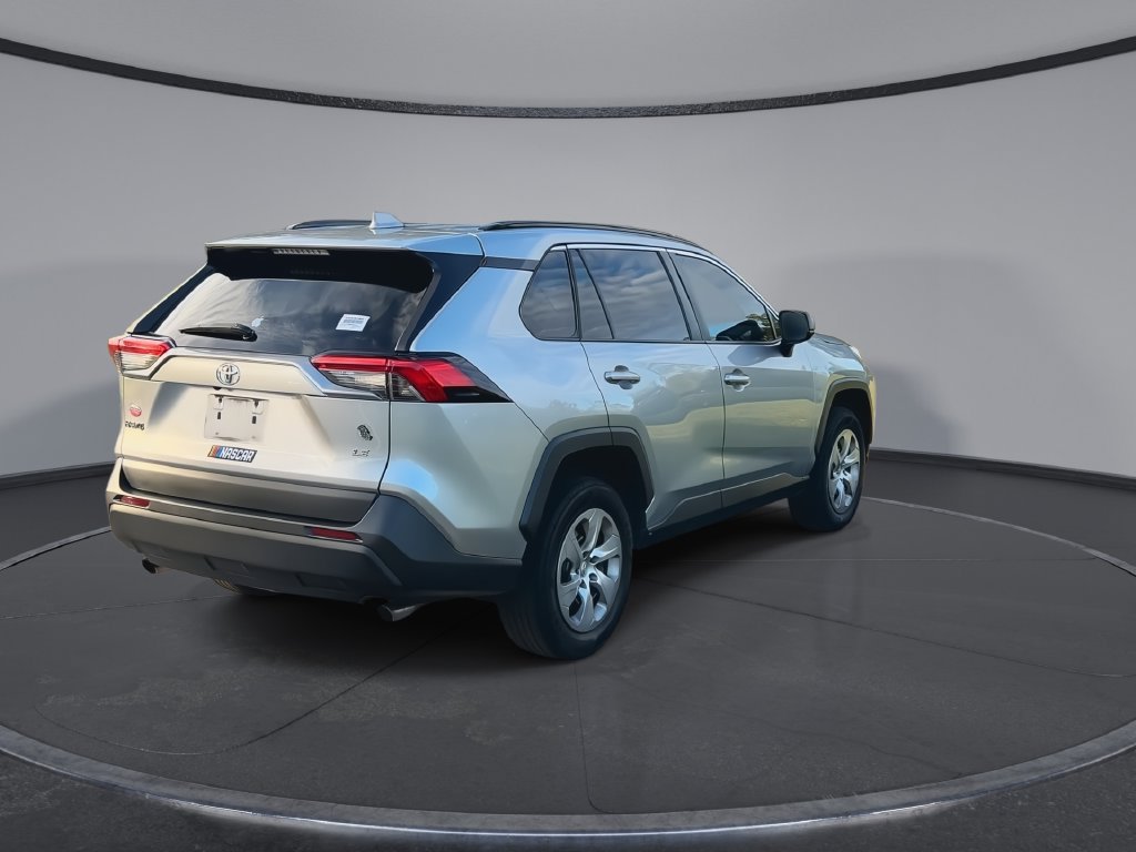 Used 2021 Toyota RAV4 LE FWD image 8