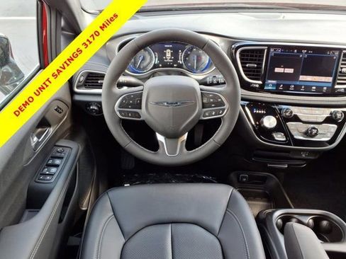 New 2026 Chrysler Pacifica Select FWD image 5