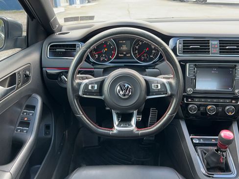 Used 2016 Volkswagen Jetta GLI SE image 10