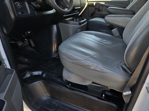 Used 2005 Chevrolet Express 3500 image 15