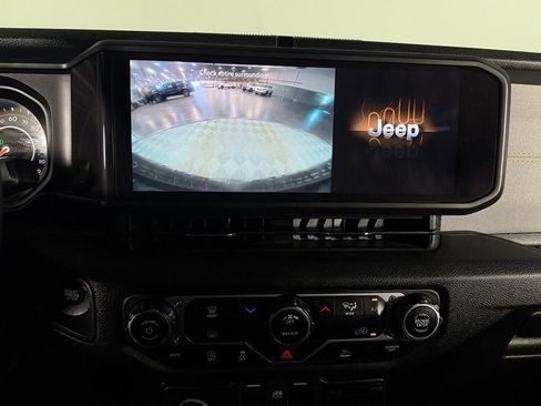 Used 2025 Jeep Wrangler Unlimited Sport AWD/4WD image 17