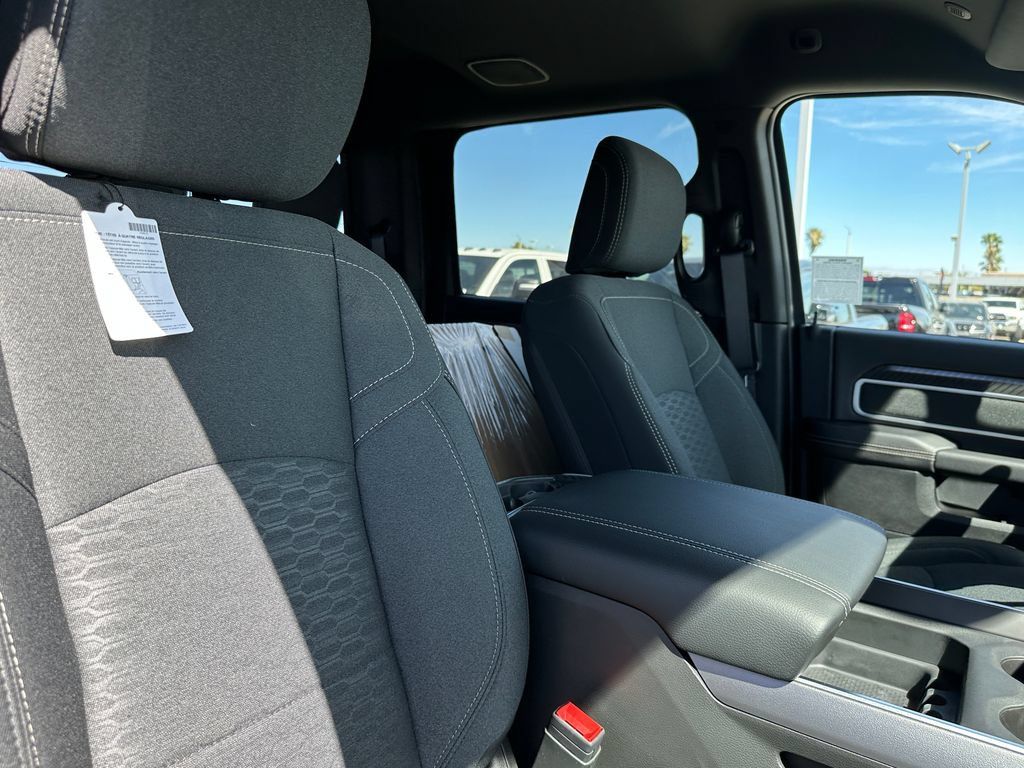 New 2026 RAM 3500 Big Horn AWD/4WD image 15