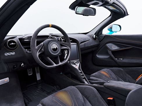 Used 2022 McLaren 765LT RWD image 2
