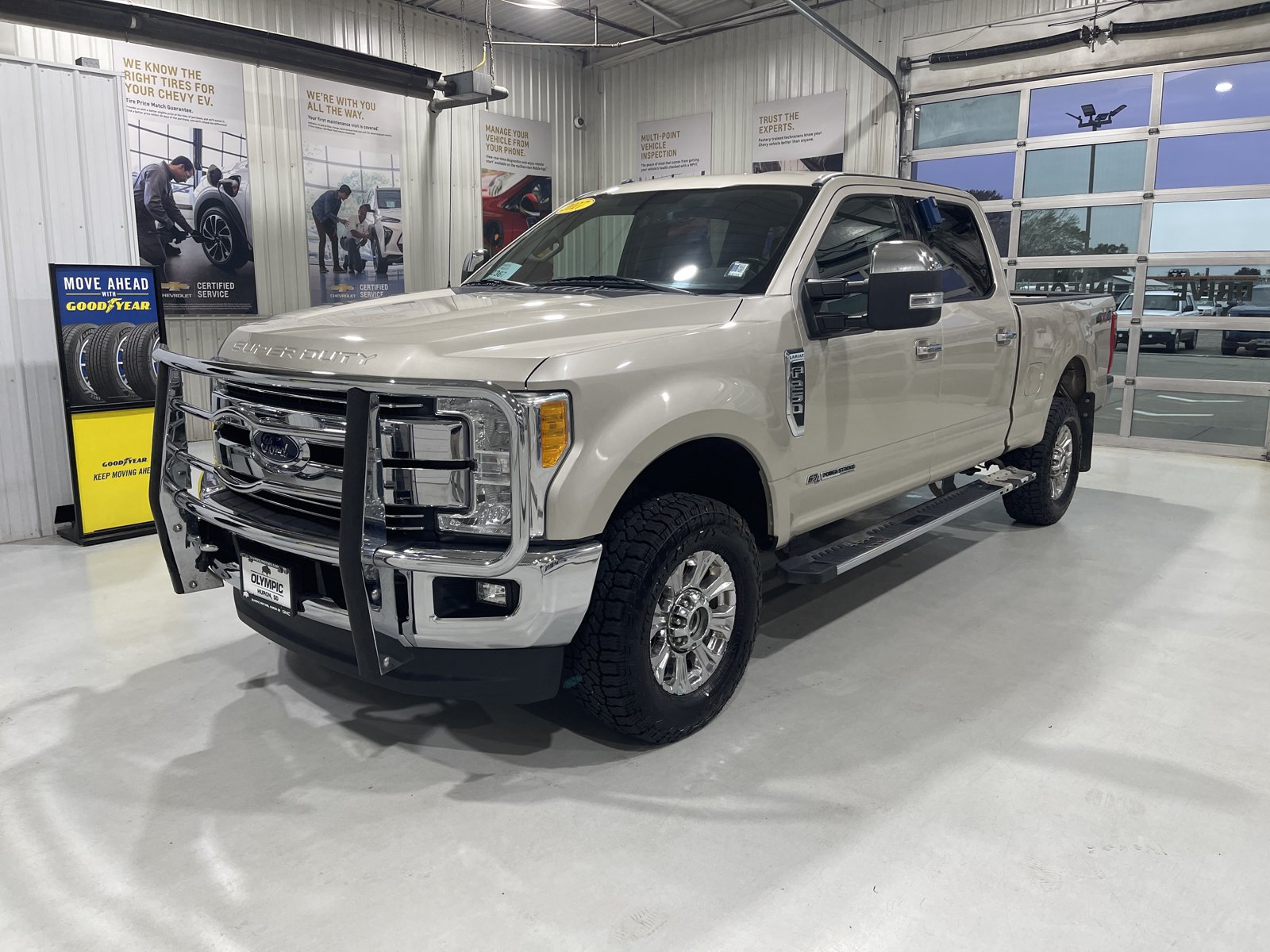 Used 2017 Ford F250 Lariat w/ Chrome Package AWD/4WD image 4