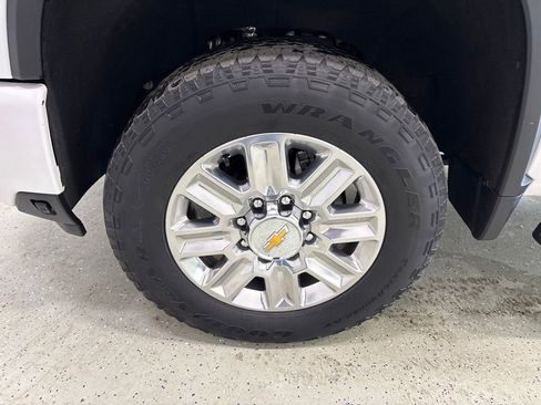 Used 2024 Chevrolet Silverado 2500 High Country w/ High Country Premium Package AWD/4WD image 12