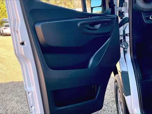 Used 2024 Mercedes-Benz Sprinter 2500 image 18