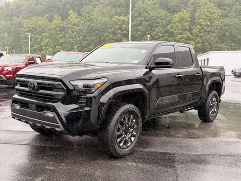 Used 2025 Toyota Tacoma SR5 AWD/4WD image 9