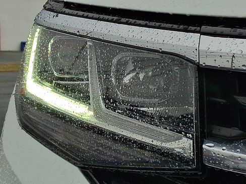 Used 2021 Volkswagen Atlas Cross Sport SE w/ Panoramic Sunroof Package image 10