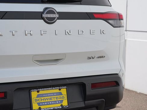 Used 2023 Nissan Pathfinder SV AWD/4WD image 11