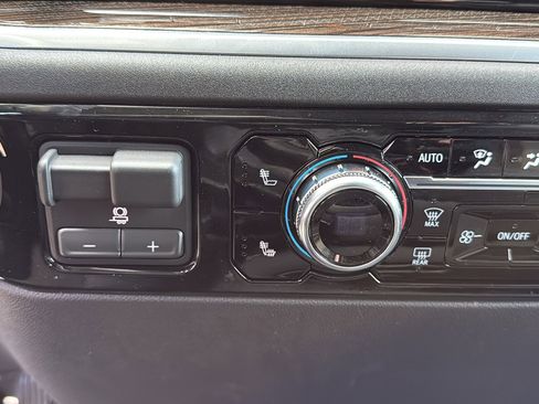 New 2026 GMC Sierra 1500 Elevation image 16