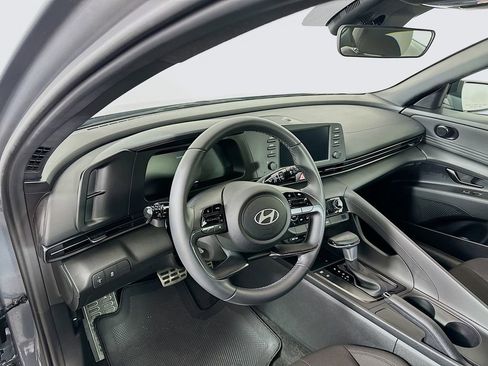 Certified 2025 Hyundai Elantra Sport image 9