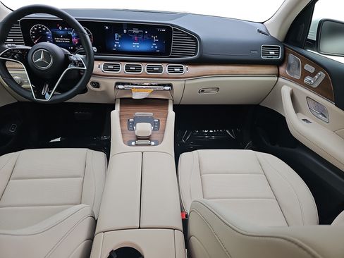Certified 2026 Mercedes-Benz GLS 450 4MATIC image 10