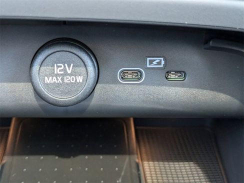 New 2025 Volvo XC40 B5 Plus w/ Protection Package Premier image 28