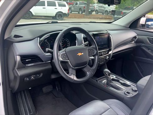 Used 2021 Chevrolet Traverse LT image 18